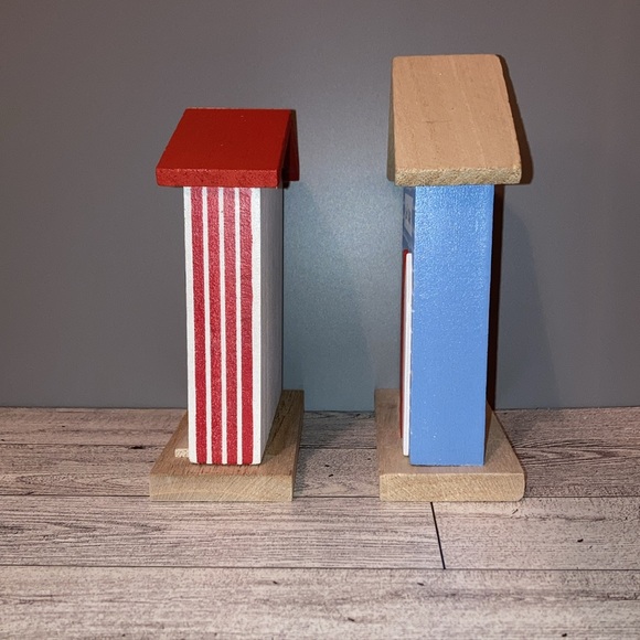 Target Dollar Spot Bullseye’s Playground 2-Piece Wooden Summer Beach Lake Houses - Picture 3 of 15